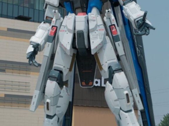中国の「実物大フリーダムガンダム立像」に異変？！