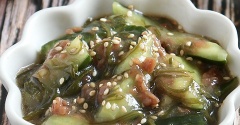 叩かれたきゅうりの末路。叩ききゅうりの梅肉めかぶ和え