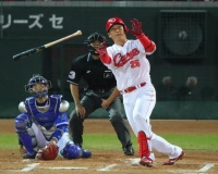 新井貴浩(39) .300(454-136) 19本 101打点 OPS.857