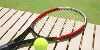 同じ会社の20歳くらいの独身女性と毎週テニスをしているが、この関係って何なんだろう？