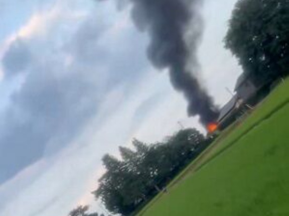 【火事情報】栃木県宇都宮市針ヶ谷町付近 建物から炎と黒煙あがる火災7月20日 #栃木 #宇都宮 #火災