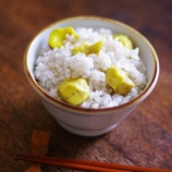 『味付けは塩だけ！栗の甘さ引き立つ★栗ご飯【レシピ2382】#お弁当 #お弁当おかず #簡単レシピ #時短料理 #レンチン #電子レンジ料理 #レシピ #おかず #節約レシピ #米 #栗 #栗ごはん』の画像