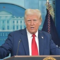 トランプ氏　支持率過去最低32％もアメリカ人の3割「岩盤支持層」MAGA派は揺らがず「敗れればトランプ失う」と危機感  ★2  [煮卵★]