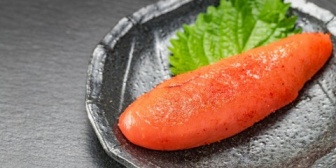 彼女「明太子のおにぎり作ってあげたよ」　俺「ありがとう」　食べた後、キスしようとしたら…