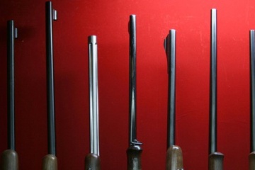 海外「道理で銃犯罪が少ないわけだ」日本で銃を所持する難しさに納得する海外