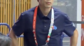 【動画】アジア大会のスタッフ、台湾人観客に台湾国旗を振らないように注意