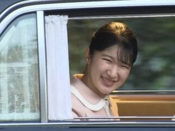 愛子さん、ラオス訪問前に上皇夫妻に挨拶