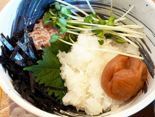 こう蒸し暑いと蕎麦しかノドを通らないな！函館市柏木町「そばと酒 三貞」