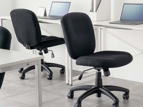 傷・汚れに強い！シンプルな布張りオフィスチェア