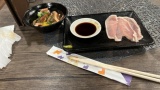 メイドカフェで生の鳥食ってるやでー（※画像あり）