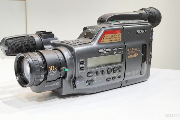 8ミリビデオカメラ Amazon.co.jp: ソニー CCD-TRV80PK 8mmビデオカメラ(8mmビデオ