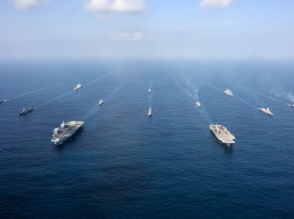 イギリス海軍空母「 プリンス・オブ・ウェールズ」とインド海軍空母「ヴィクラント」が共同訓練!