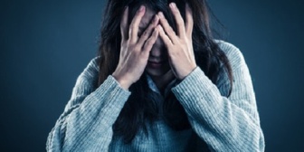 具合悪く、寝てる旦那に「起きちゃったから下の子見てくれる」ってお願いしたら「俺も風邪ひいてるから同じ。昼間、俺働いてんだよ！」って言葉が…私、バーーーーッ爆発し号泣。