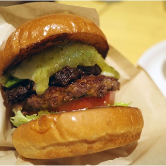 すだちジャムと味噌チリミートのハンバーガー／レイヤーズ本店（中区丸の内）