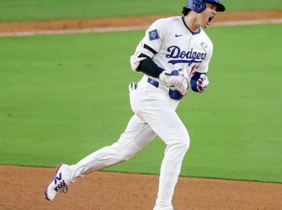 海外「ワールドシリーズで全打席出塁だと？」ワールドシリーズ第3戦で異次元の記録を打ち立てた大谷選手に対する海外の反応