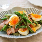 【サーモス連載】アスパラベーコンの卵サラダ＆スナップえんどうとちくわの甘辛バター炒め