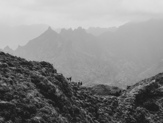 「登山」趣味に医者や公務員などのエリート層が多い理由