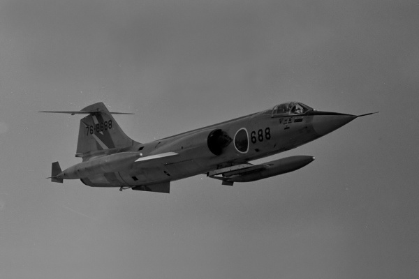 THE ALIENS NEST - F-104