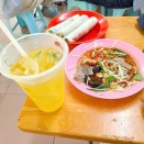 旧市街の”日曜ご飯”は、老舗の「ビーフジャーキサラダ」です！