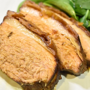 塊のままで！豚もも肉の煮豚風
