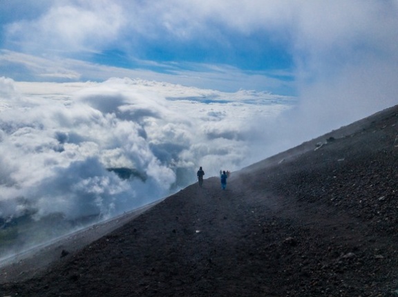 富士山行くんやがクーラーBOXに酒入れて持っていくよね？