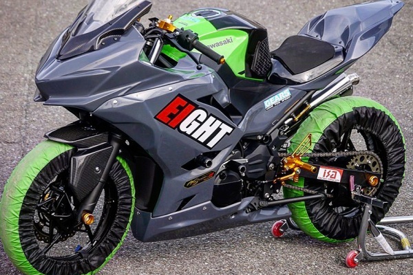 才谷屋 TZR50/R リアフェンダー/黒ゲル のパーツレビュー