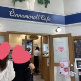 『[イコラブ] ＝LOVE×シナモロールカフェ　列の並び＆店内の模様…【シナモン】』の画像