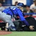 【悲報】川上球審、オスナのバット投げ事故からまもなく一ヶ月が経過するがまだ意識戻らず…