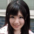 ローカルテレビの取材で学生のファッションチェックをしているという男が謝礼を出すからインタビューに答えてほしいと女の子に声をかける