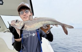 釣り人さん、釣り上げた深海魚を捌いた結果、中から・・・うわああああああああ