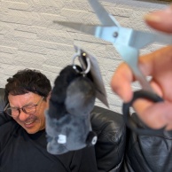 【夫婦の価値観の違い】黒ミャクミャクのタグを切ったら、夫が悲鳴