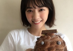 西野七瀬さんがハリネズミと戯れる・・なぁちゃん×動物=最強w 【乃木坂46】