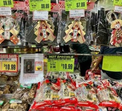 スーパーはすでに新年の準備