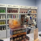 『香港初、完全自律人型ロボット小売店3店舗が明日オープン』の画像