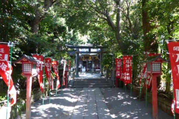 くぐる鳥居は鬼ばかり 寺 神社 神奈川県
