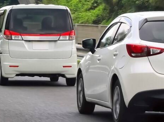 【疑問】車間距離をやたらと詰める奴、前の車に何を求めてるんや？