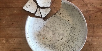 彼の家の食器を割ってしまったが彼はそこまで気にしてないようだった。でも一応似たものを買って持っていくと…