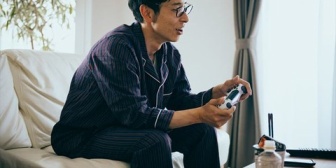 私がいるのにオンラインゲームをしてる彼。しかもその中に女の人もいるし…ヤキモチ焼きすぎなのはわかってるけどモヤモヤ