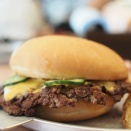 東京・二子玉川｜ミッケラーバーガー (Mikkeller Burger)の「チーズバーガー」