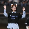【日本ハム】波瑠13年ぶり始球式「緊張で心臓飛び出ちゃうかと」ツーバン投球　きつねポーズも