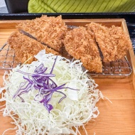 パンチェッタとマッシュルームのクリームパスタ&カツ丼、トンカツ「家康」