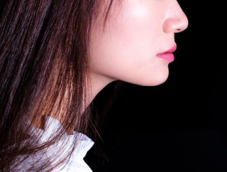 【画像】女優の三吉彩花さん、背中にド派手なタトゥーを入れてしまう。。。