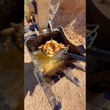 『工事用の重機でクランベリーライムチキンウィングを作ってみた』の画像