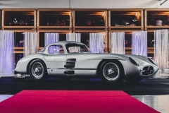 メルセデスの300SLRクーペ、自動車史上最高額で売却　１８２億円