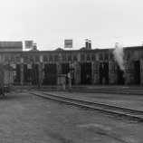 『今は無き小樽築港機関区扇形車庫と国鉄C12形？蒸気機関車。』の画像