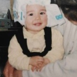 『[イコラブ] 諸橋沙夏、オムツ被った幼少期ショット公開「天使みたい」「面影ある」と反響』の画像