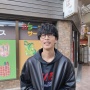 オーイシマサヨシが成人式と現在43歳同じ場所で撮った写真を公開 ⇒ あきらかに20歳のほうがｗｗｗｗｗｗ