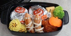 ハロウィンにミイラのソーセージなど弁当