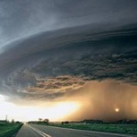 AT限定の馬鹿は天変地異でやばいときに周りが全部MT車だったらどうするの？