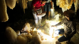 中国で珍しい鍾乳洞を発見 → 窃盗目的の住民が殺到して強制閉鎖